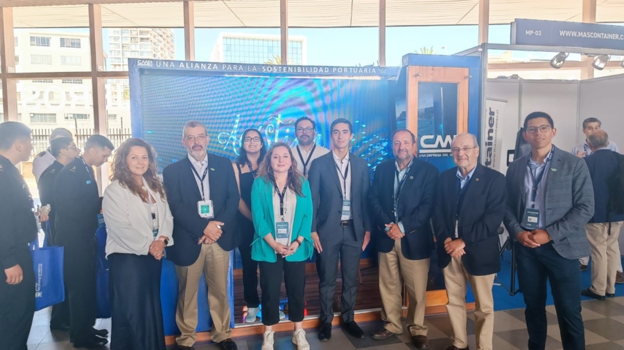 Imagen del equipo de Acústica Marina en el stand de ExpoNaval 2022